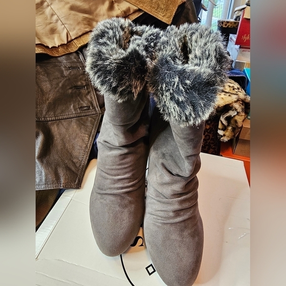 FASHIONABLE WOMAN STEVE MADDEN GRAY HIDDEN PLATFORM  ANKLE BOOTIES SIZE 11 - Picture 5 of 10